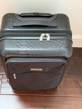 Samantha Brown Luggage 22”